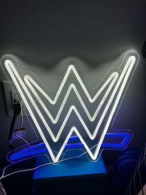 Neon 'WWE Light Sign - White & Blue